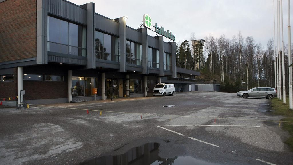 Hotelli Tallukan piha Asikkalassa. Kuvituskuvaa vuodelta 2015.