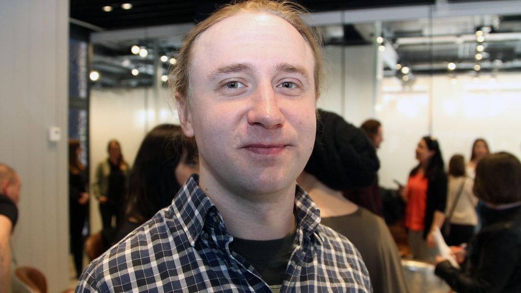 Ylermi Rajamaa Pää edellä -sarjan pressitilaisuudessa 25. huhtikuuta 2017.