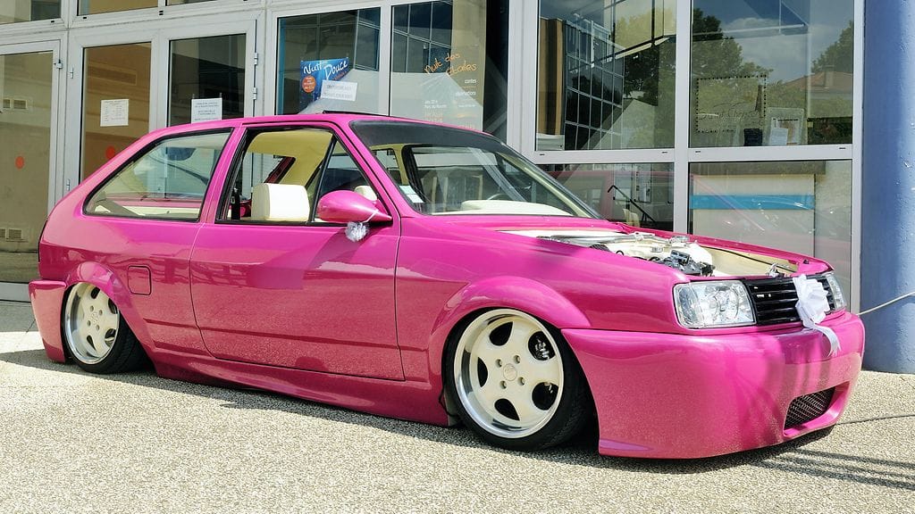 Tämän auton paras puoli on sen väri, joka sekään ei ole kovin hyvä.