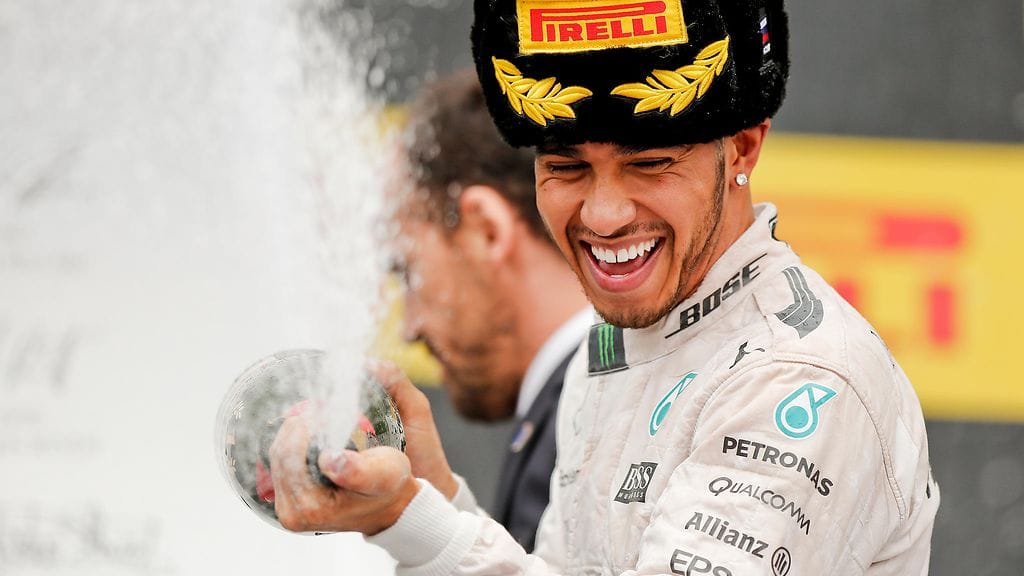 Lewis Hamilton juhli voittoa Sotshissa kaksi vuotta sitten.