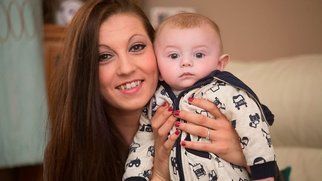 Kayleigh Wood ja Reggie-vauva.