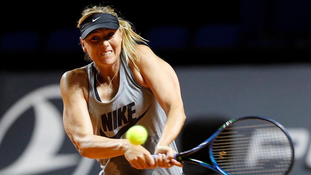 Sharapova Maria lämmittelemässä ennen paluuotteluaan.