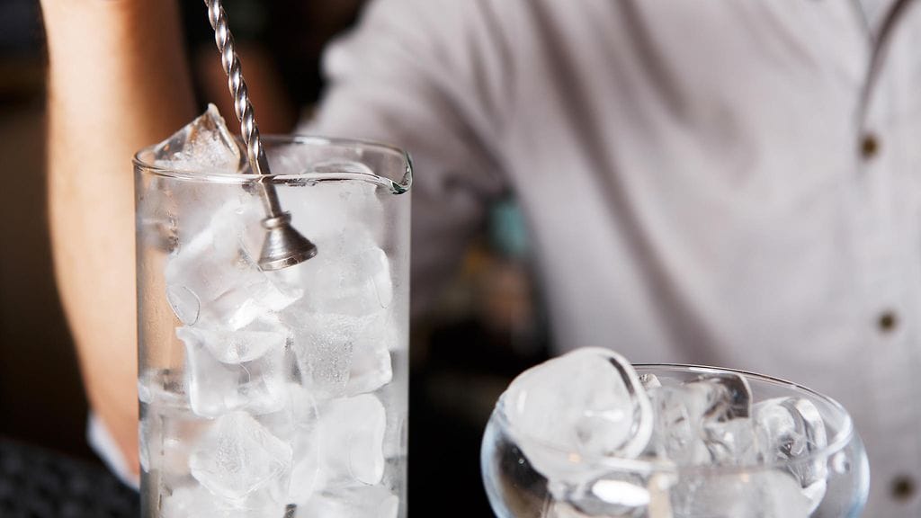 Kuvituskuva. Laadukkaista raaka-aineista valmistettu cocktail luo juhlan tuntua.