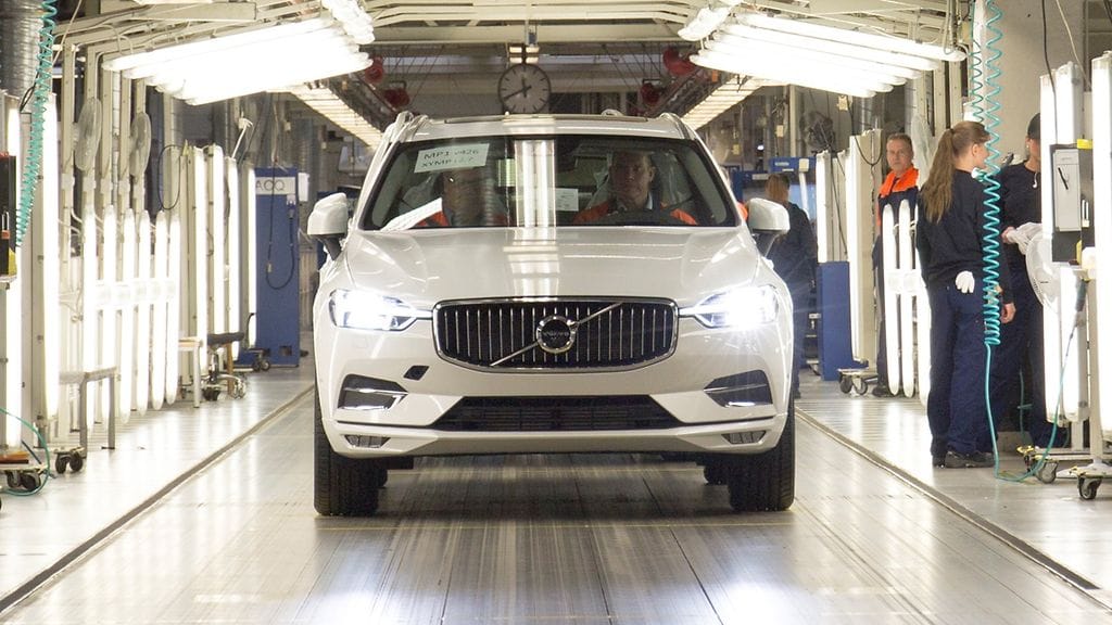 Ensimmäinen asiakkaalle toimitettava Volvo XC60 on valmistunut.