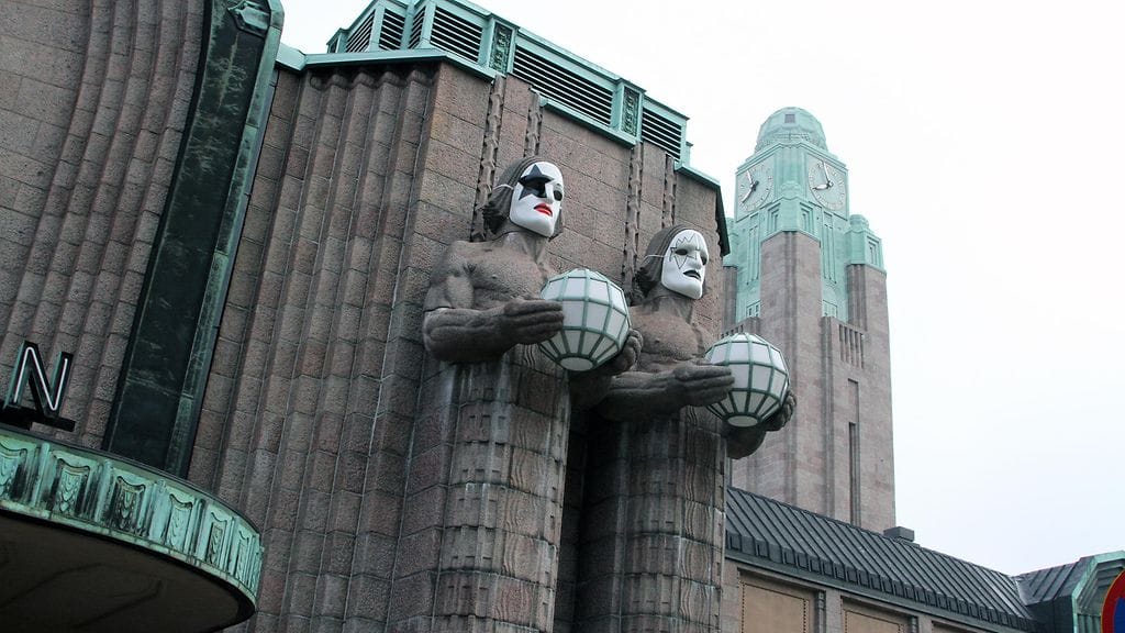 Kiss maskit Helsingin rautatieaseman kivimiehet 28.4.2017 2
