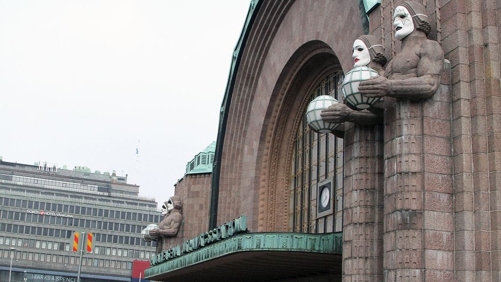 Kiss maskit Helsingin rautatieaseman kivimiehet 28.4.2017 6
