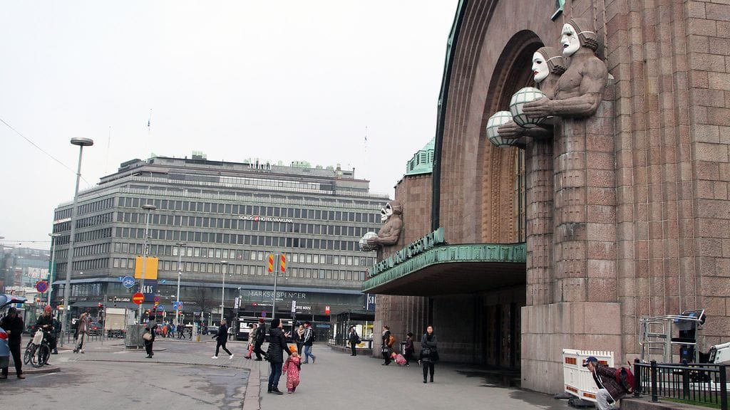 Kiss maskit Helsingin rautatieaseman kivimiehet 28.4.2017 7