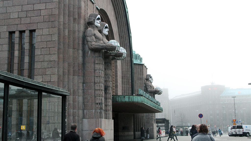 Kiss maskit Helsingin rautatieaseman kivimiehet 28.4.2017 8