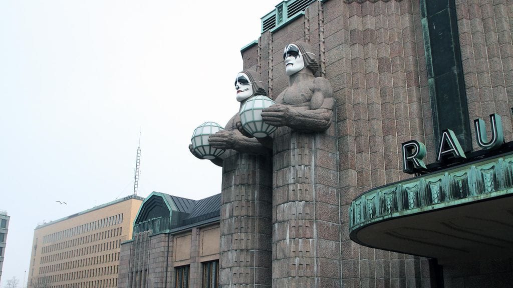 Kiss maskit Helsingin rautatieaseman kivimiehet 28.4.2017 11