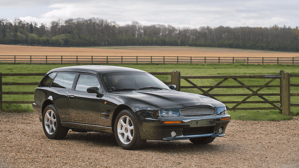 Aston Martin -farmari on erikoisen näköinen ilmestys.