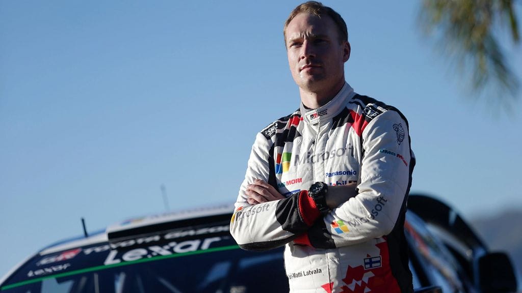 Jari-Matti Latvala jatkaa kisassa kuudentena puolen minuutin päässä palkintokorokepaikasta.