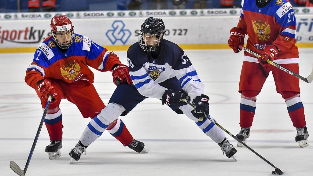 Miro Heiskanen alle 18-vuotiaiden MM-kisoissa.