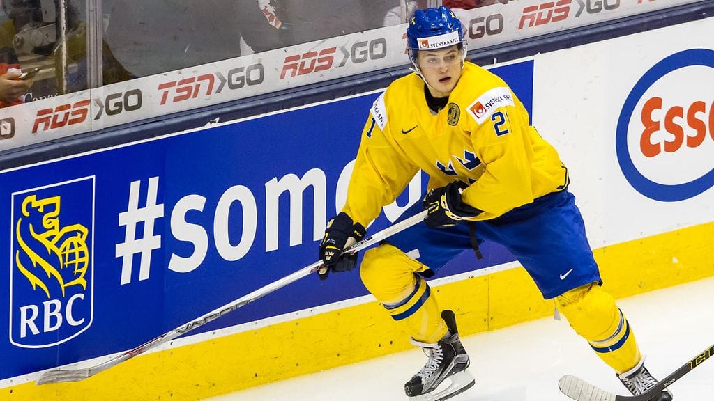 William Nylander pukee jälleen ylle Tre Kronor -paidan.