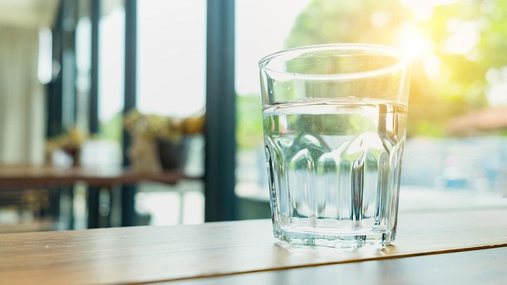 Kuvituskuva. Vesi on terveellinen janojuoma.
