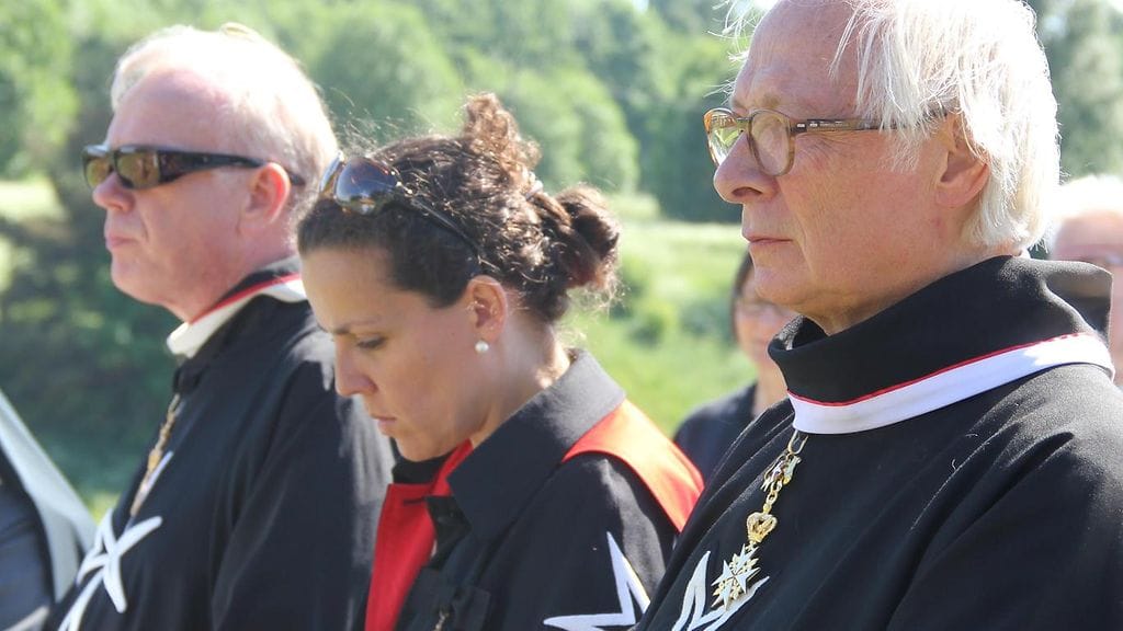 Marta Benjumea Maltan ritarikunnan kaavussa ja tunnusmerkeissä.