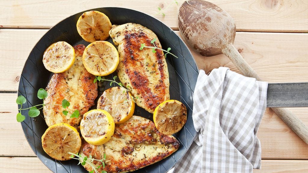 Sitruunainen voi-pippurikana vie kielen mennessään.