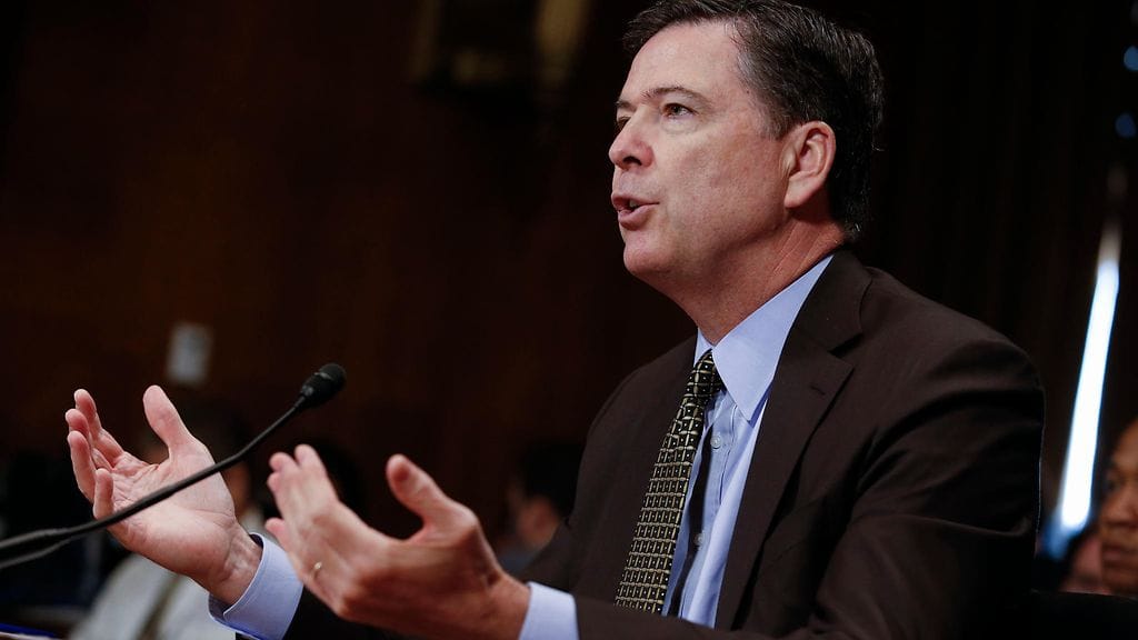 Comeyn mukaan Trump tiedusteli miesten kahdenkeskisessä tapaamisessa Valkoisessa talossa tammikuun lopulla, halusiko hän pitää työnsä FBI:n johtajana. Comey kertoo vastanneensa myöntävästi.