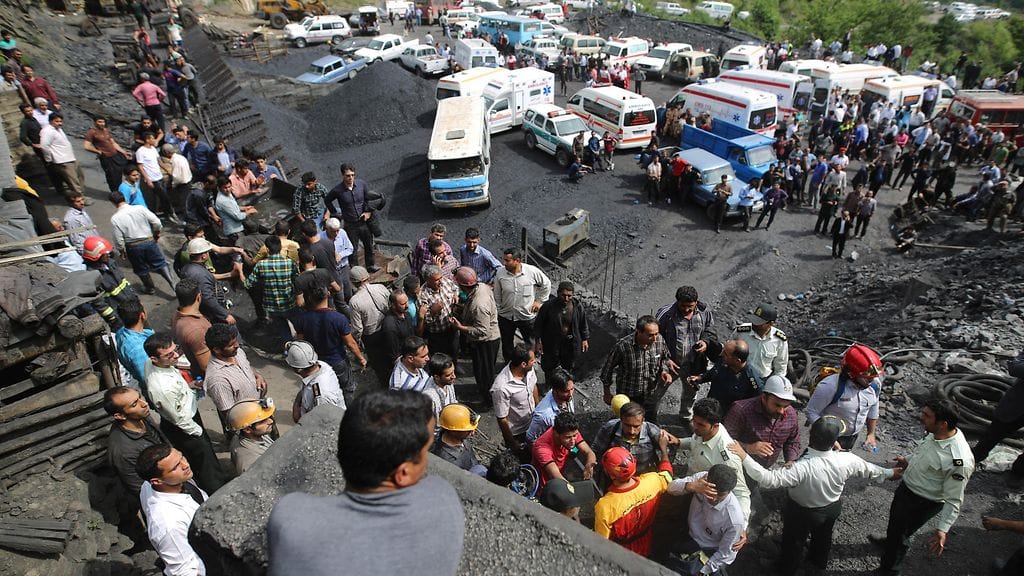 Kaivoksessa loukussa olevien 14 kaivosmiehen pelastamisesta ovat hyvin pienet.