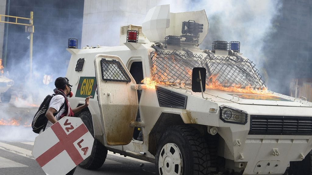 Venezuelan mielenosoitukset ovat tähän mennessä vaatineet 65 ihmisen hengen.