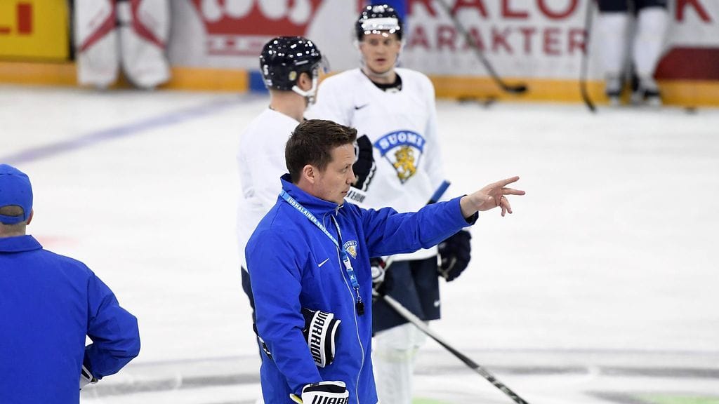 Päävalmentaja Lauri Marjamäki ohjeisti Leijonia keskiviikkona.