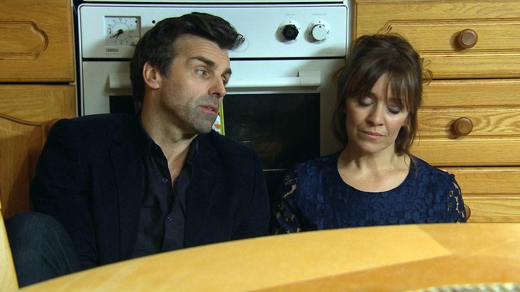 Emmerdalen tapahtumat kuohuttavat Briteissä. Tapahtumien polttopisteessä on Pierce Harrisin (Jonathan Wrather) ja Rhona Goskirkin (Zoe Henry) välinen kohtaus.