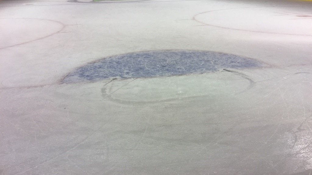 AccorHotels Arenan harjoitushallin jää on erittäin pehmeässä kunnossa.