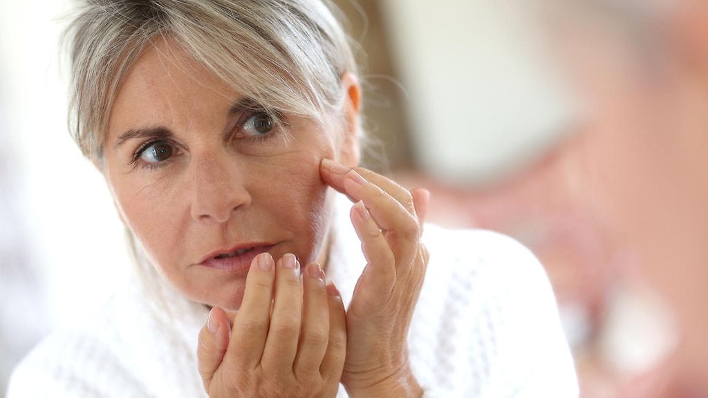 Kuvituskuva. Brittinainen pelkää hymyilemisen aihauttavan ryppyjä.