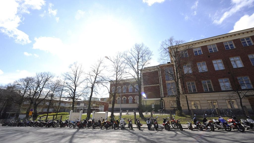 Tuberkuloositartunnan saanut henkilö opiskelee Hämeenlinnan lyseon lukiossa.