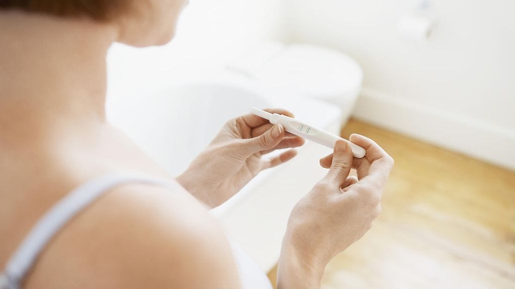 Kuvituskuva. Syöpäkasvain löytyi ajoissa raskaustestin ansiosta.