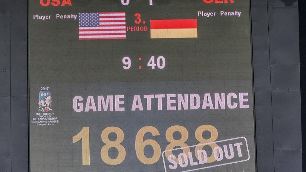 18 688 kiekkofania seurasi Saksan voittoa USA:sta Lanxess Arenalla perjantaina.