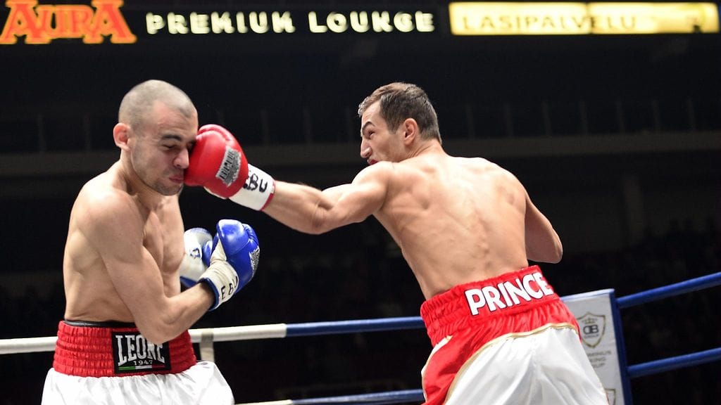 Edis Tatli (oik.) ottelussaan Belgian Francesco Pateraa vastaan keväällä.