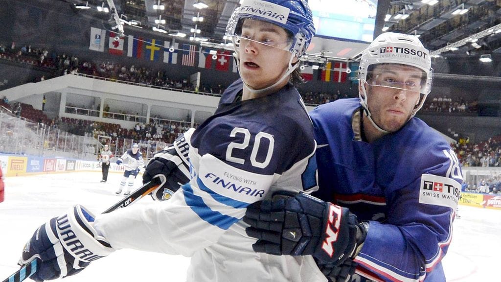 Leijonien Sebastian Aho ja Ranskan tähtipuolustaja Yohann Auvitu kohtaavat kaukalossa jälleen sunnuntaina.