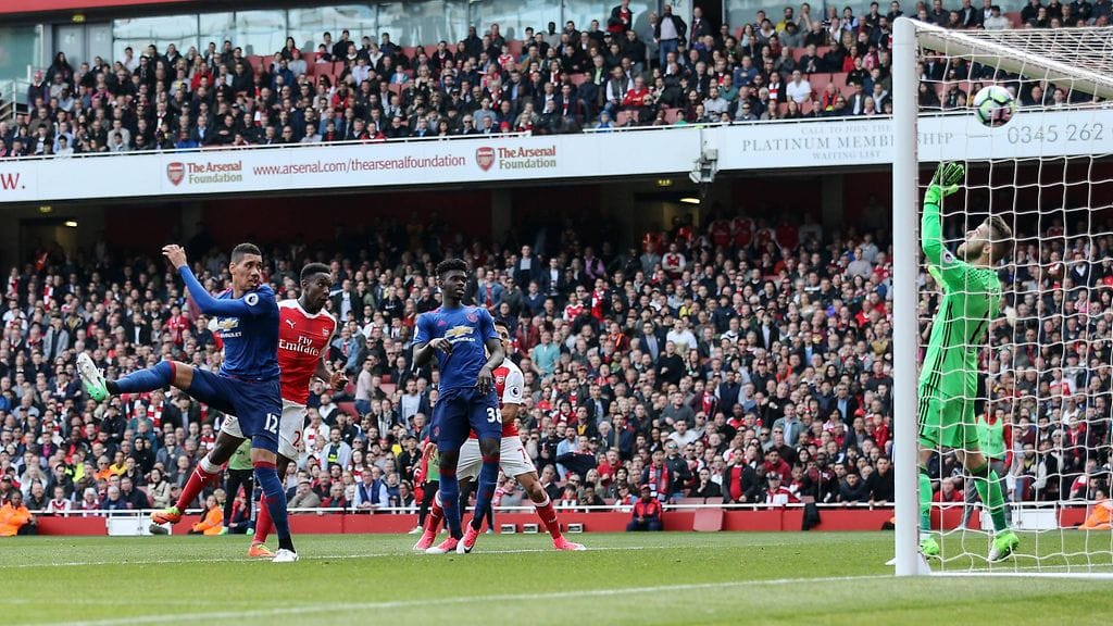 Danny Welbeck viimeisteli Arsenalin toisen maalin Manchester Unitedia vastaan.