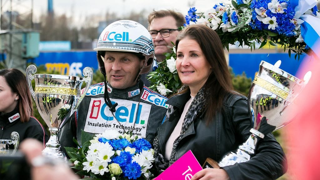 D.D.`S Hitmanin ohjastaja Ulf Ohlsson sekä manageri Meri Rantakallio palkitojen kanssa.