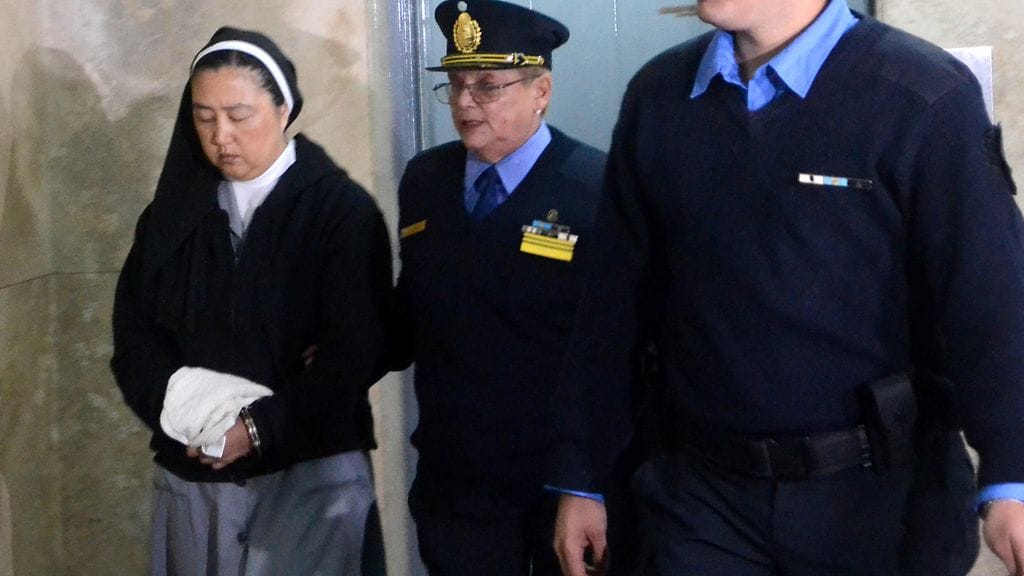 Kosaka Kumikoa syytetään vakavista rikoksista.