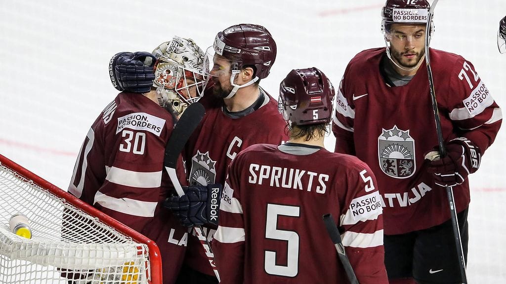 Elvis Merzlikins ja Latvia ovat avanneet kisat loistavasti.