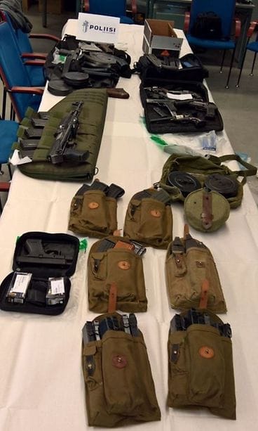 takavarikoituja_aseita_1