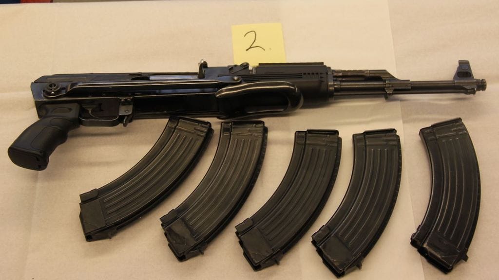 takavarikoituja_aseita_3