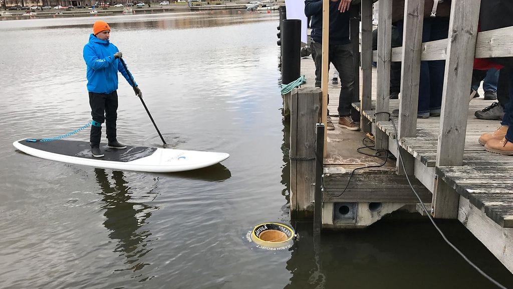 Seabin-meriroskis laskettiin juhlallisin menoin mereen Helsingin edustalla.