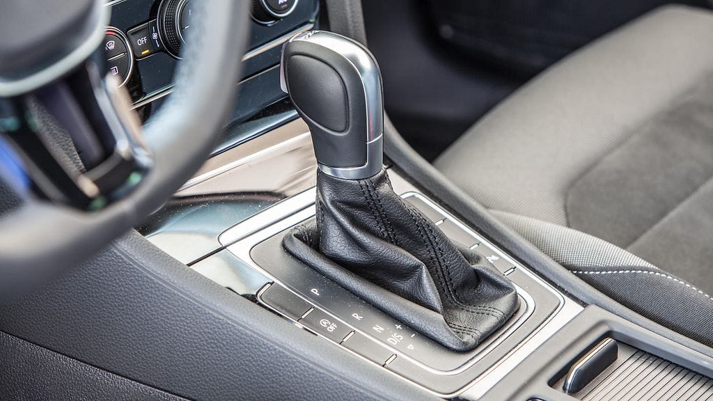 Volkswagen Golfin DSG-automaatin vaihteenvalitsin.