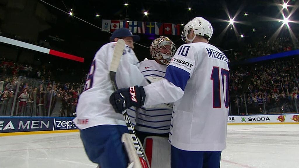 Maalivahti Cristobal Huet sai ranskalaisten kiitokset voitosta.