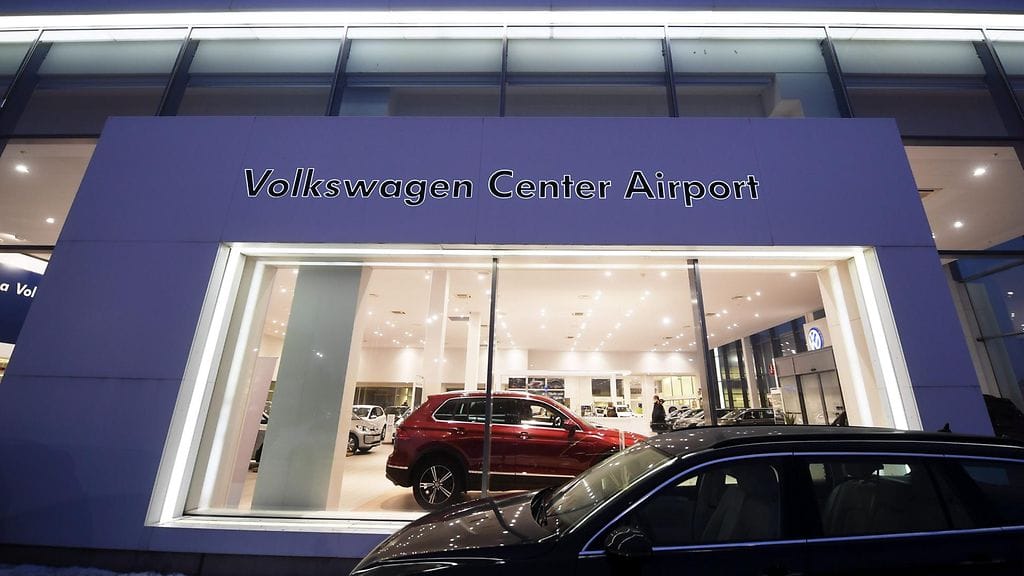 Volkswagen-myymälä Vantaalla.