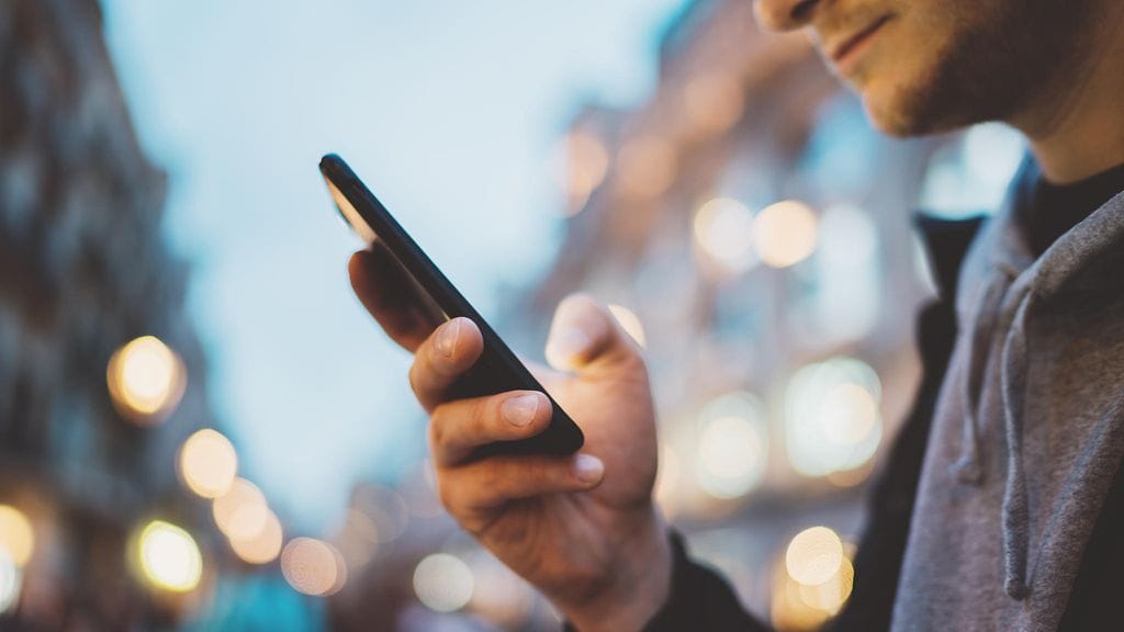 Tekstaamisen ja kävelemisen yhdistäminen on varsinkin kaupunkiympäristössä taitolaji.