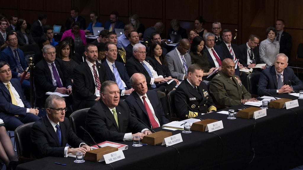 Senaatin paneelille puhunut Andrew McCabe sanoi, että myös hän itse kunnioittaa Comeyta syvästi.