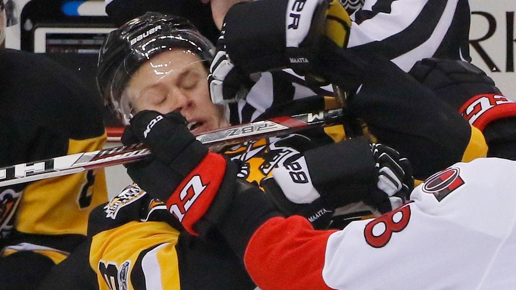 Olli Määttä joutui puristuksiin.