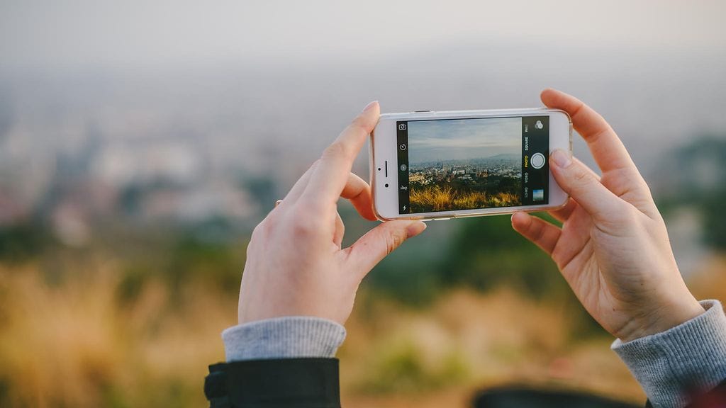 Apple on joutunut julkaisemaan ohjevideoita iPhonen kameran käyttöä koskien.