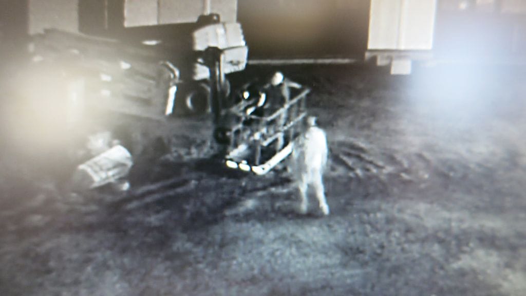 Valvontakameran kuvaa Pirkkalan Haikavuoresta 10.-11.5 väliseltä yöltä.