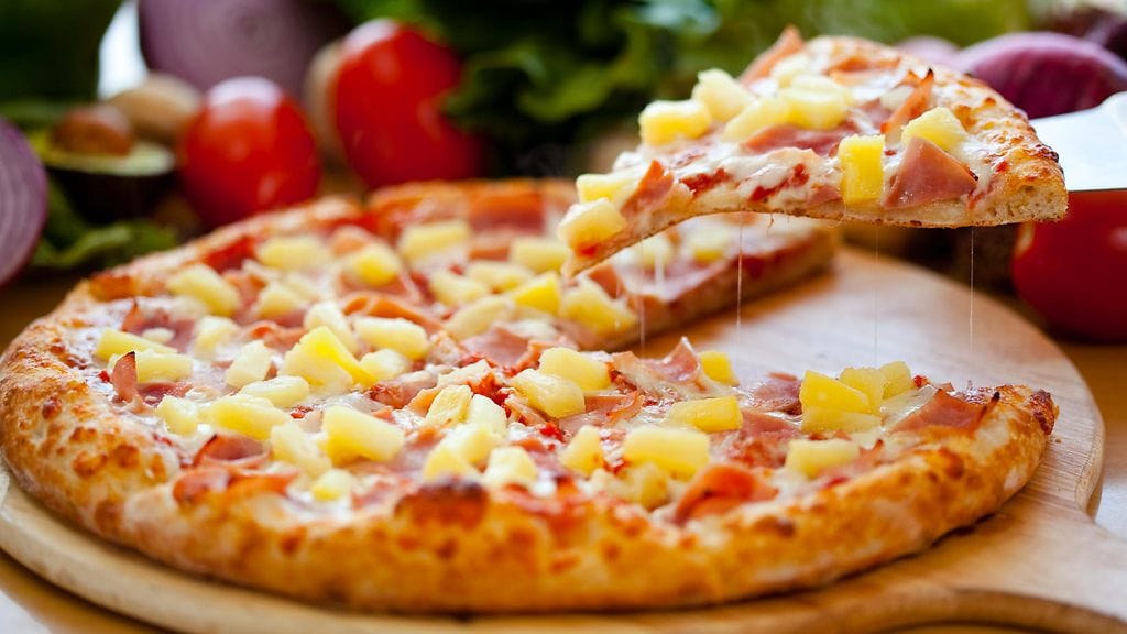 Suomalaiset ovat lähes yksimielisiä siitä, että ananas kuuluu ehdottomasti pizzaan.
