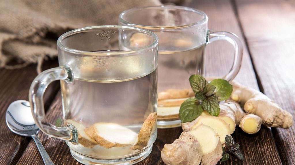 Inkiväärijuoman voi nauttia kylmänä tai lämpimänä.