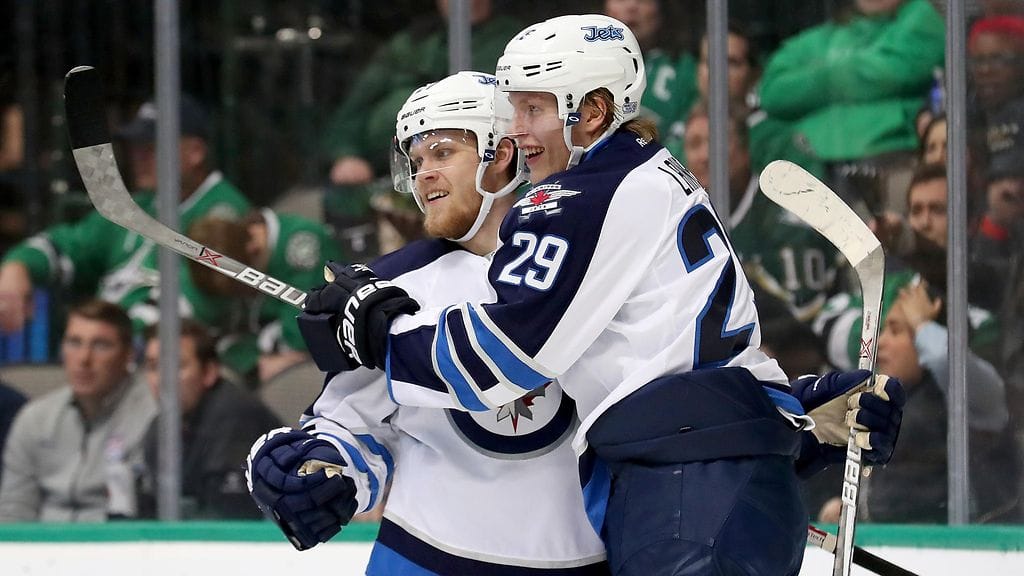 Nikolaj Ehlers ja Patrik Laine ovat läheisiä jäällä ja sen ulkopuolella.